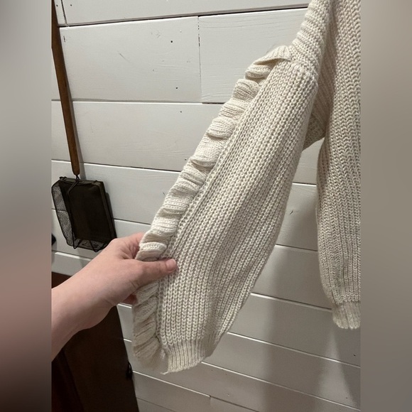 📍RINASCIMENTO Ivory Ruffled Knit Sweater – Romantic Texture size S/M - Picture 6 of 15